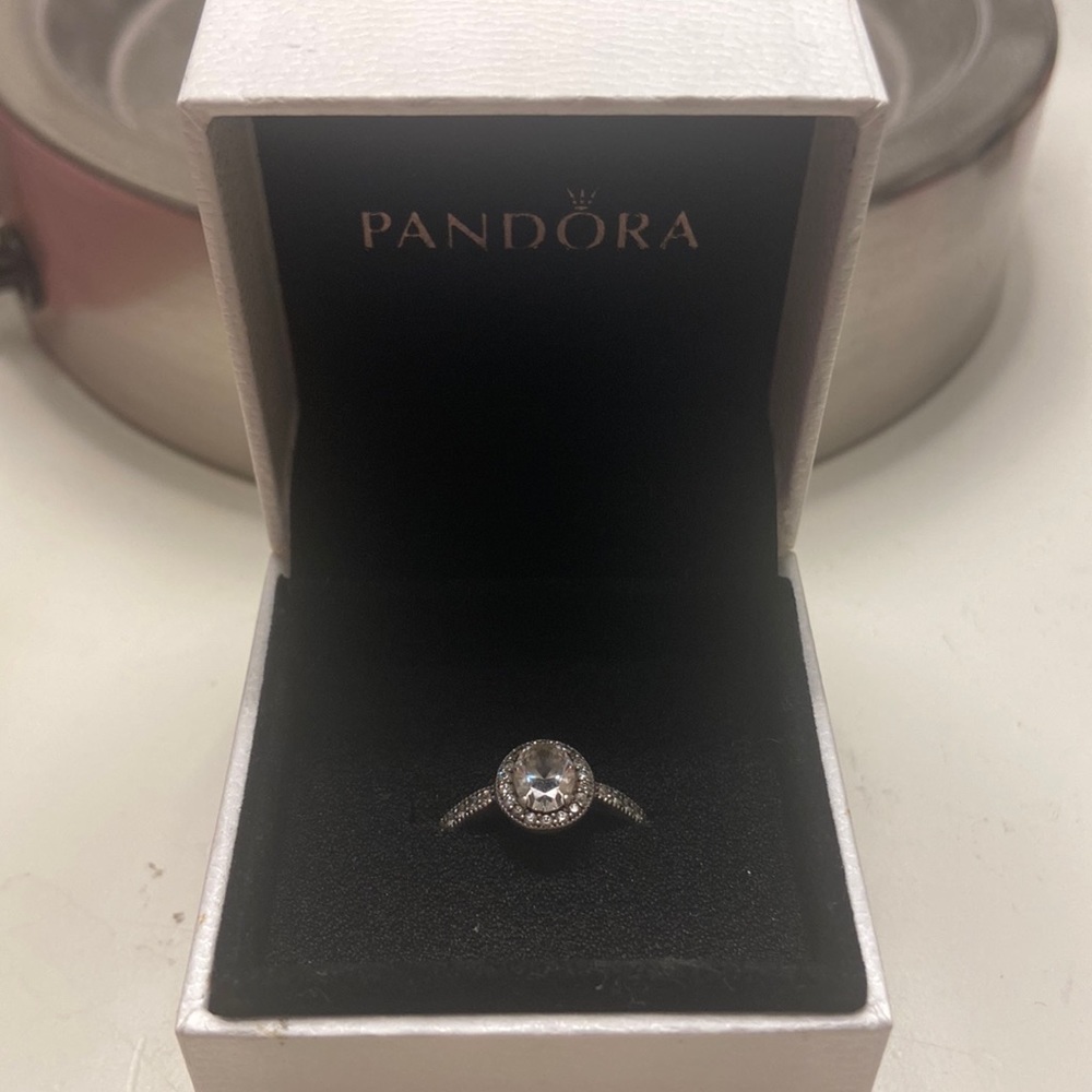 PANDORA RING | Oval Sparkle Halo Ring